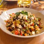 Insalata di quinoa con verdure e feta