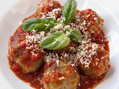 Polpette di carne al sugo: la ricetta imperdibile!