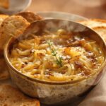 Zuppa di cipolle gratinata